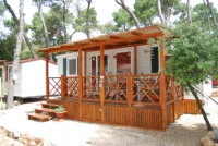 Premium Mobilheim mit Holzterasse Camp Soline